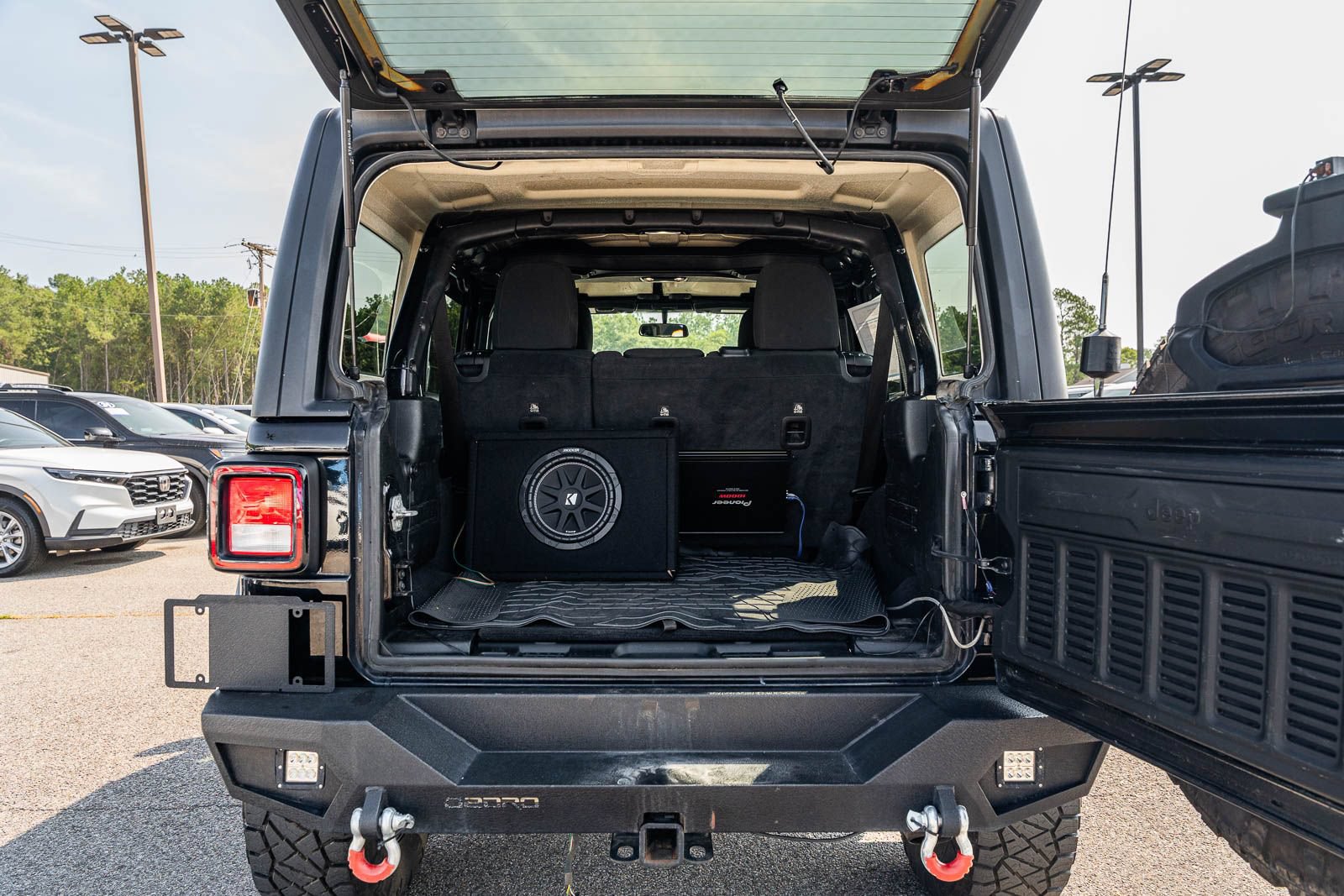 Used 2021 Jeep Wrangler Unlimited Sahara AWD/4WD image 16