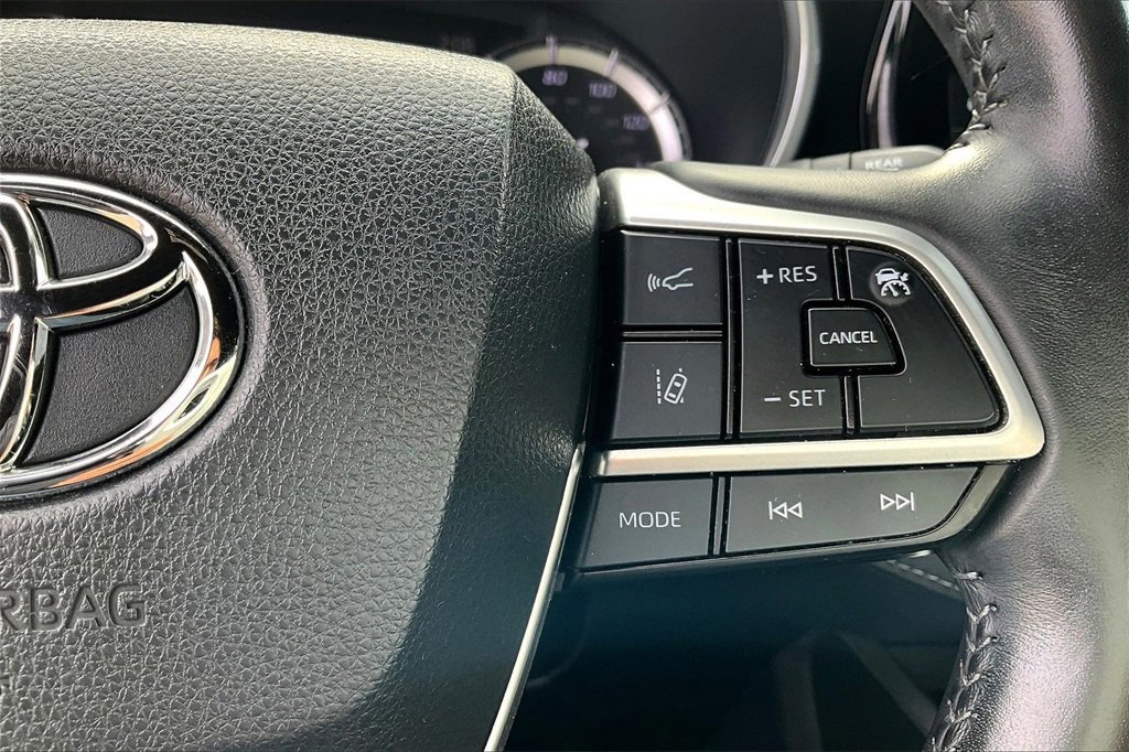 Used 2022 Toyota Highlander XSE image 19