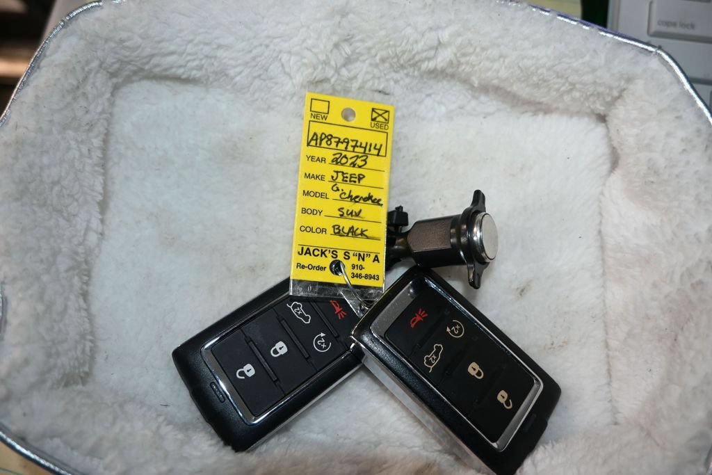 Used 2023 Jeep Grand Cherokee L Limited AWD/4WD image 29