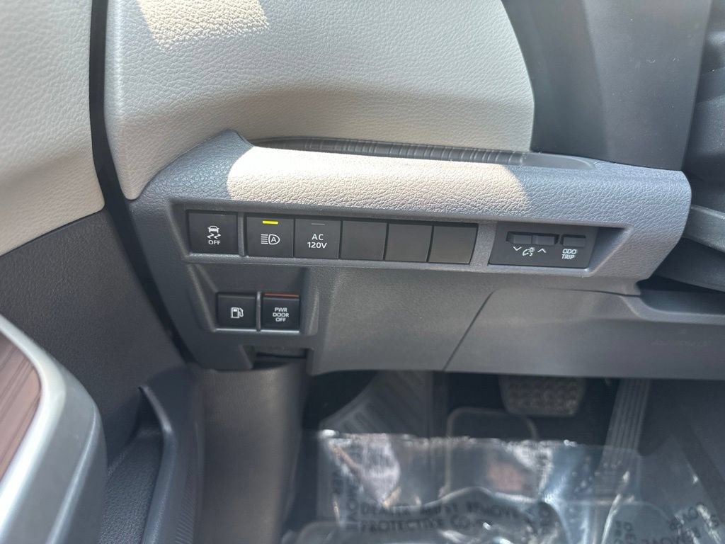 Used 2021 Toyota Sienna XLE w/ XLE Plus Package FWD image 35