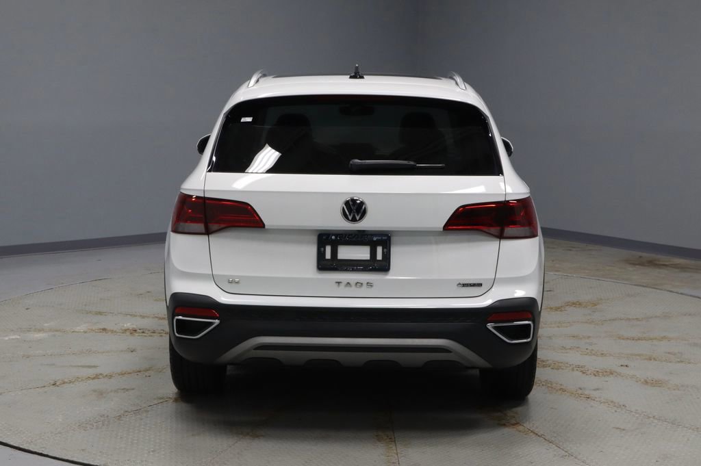Used 2023 Volkswagen Taos SE w/ Panoramic Sunroof Package AWD/4WD image 4