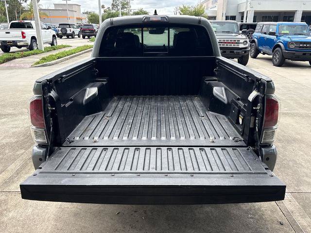 Used 2020 Toyota Tacoma TRD Sport w/ TRD Premium Sport Package AWD/4WD image 29