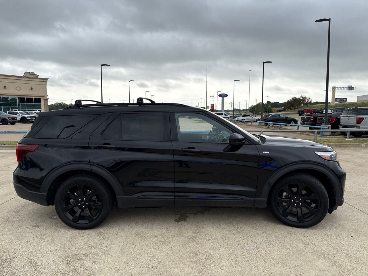 Certified 2023 Ford Explorer ST-Line w/ Class IV Trailer Tow Package RWD image 18