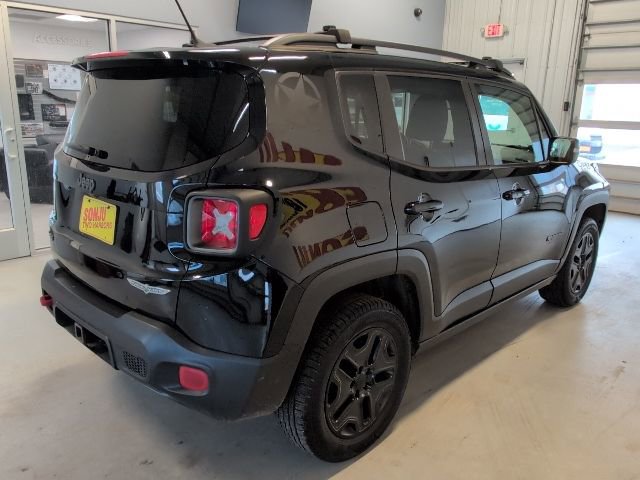 Used 2017 Jeep Renegade Trailhawk image 5