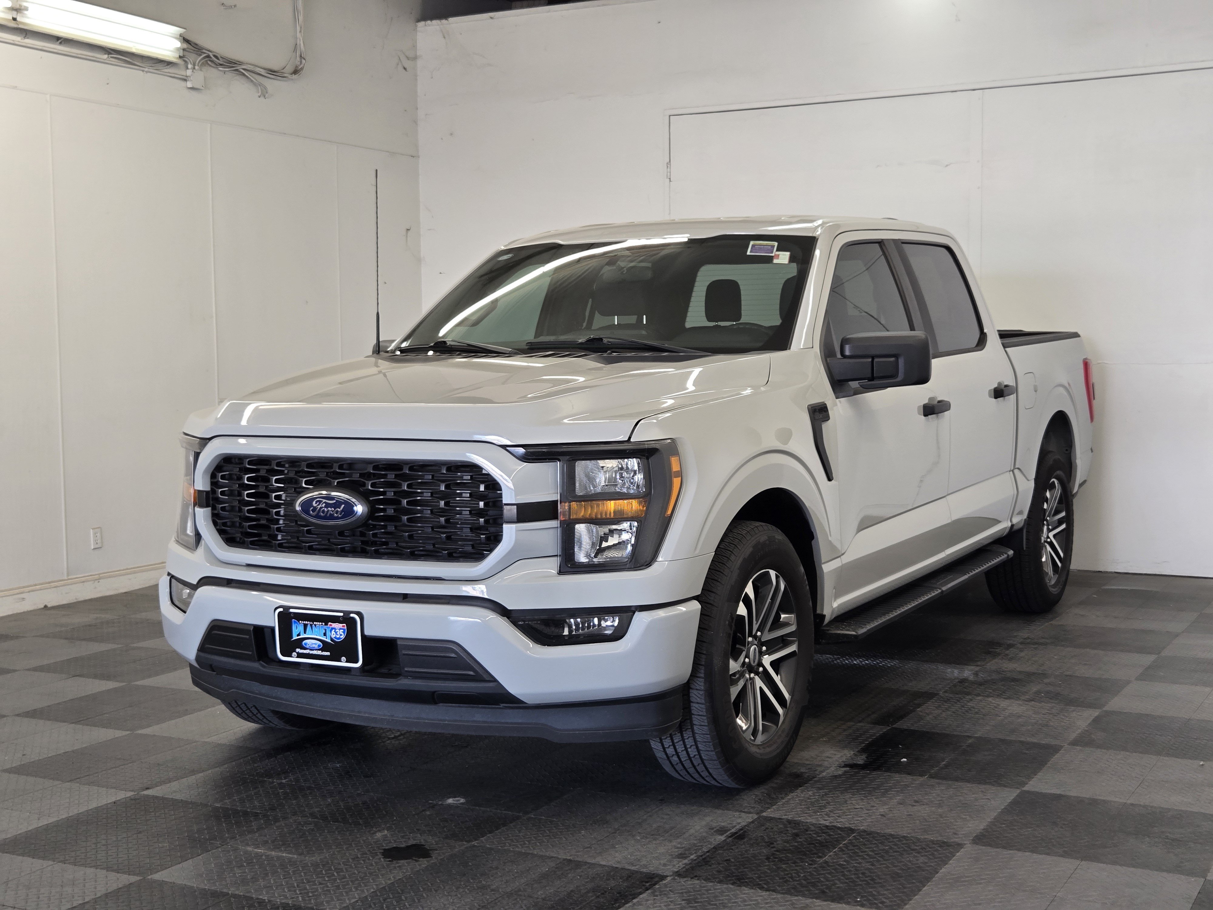 Certified 2023 Ford F150 XL w/ STX Appearance Package RWD image 4