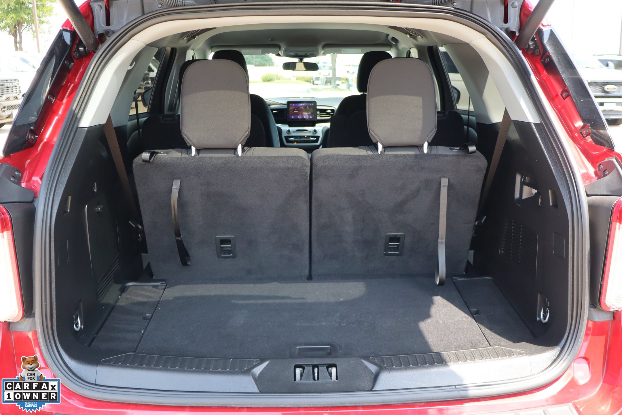 Certified 2024 Ford Explorer XLT RWD image 25