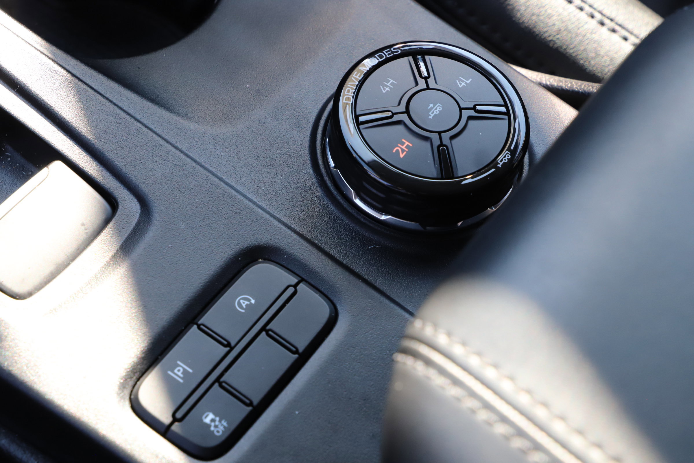 Certified 2025 Ford Ranger Lariat w/ Black Appearance Package image 31