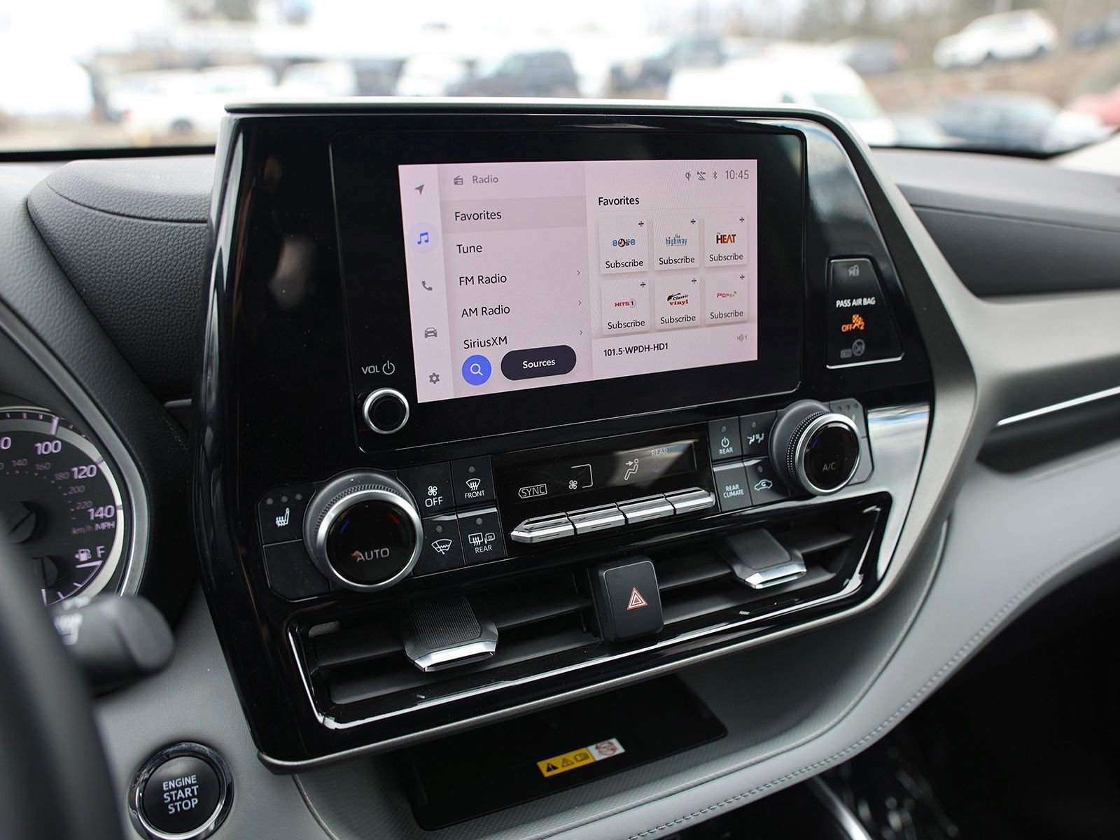 Used 2023 Toyota Highlander XLE AWD/4WD image 26