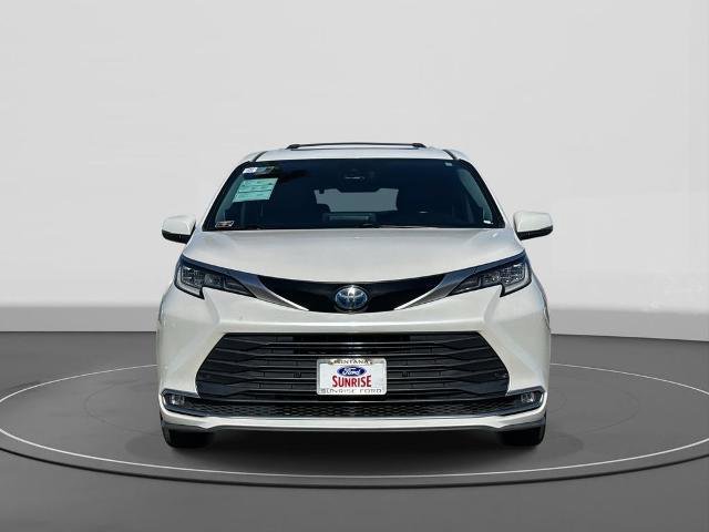 Used 2024 Toyota Sienna Limited image 6