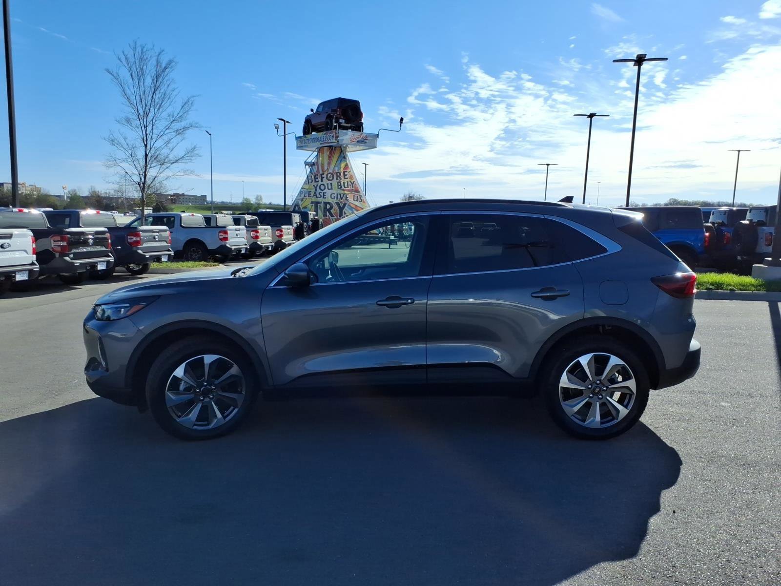 Certified 2023 Ford Escape Platinum image 2