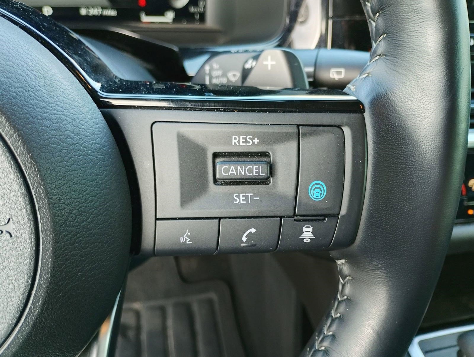 Used 2024 Nissan Pathfinder Platinum image 20