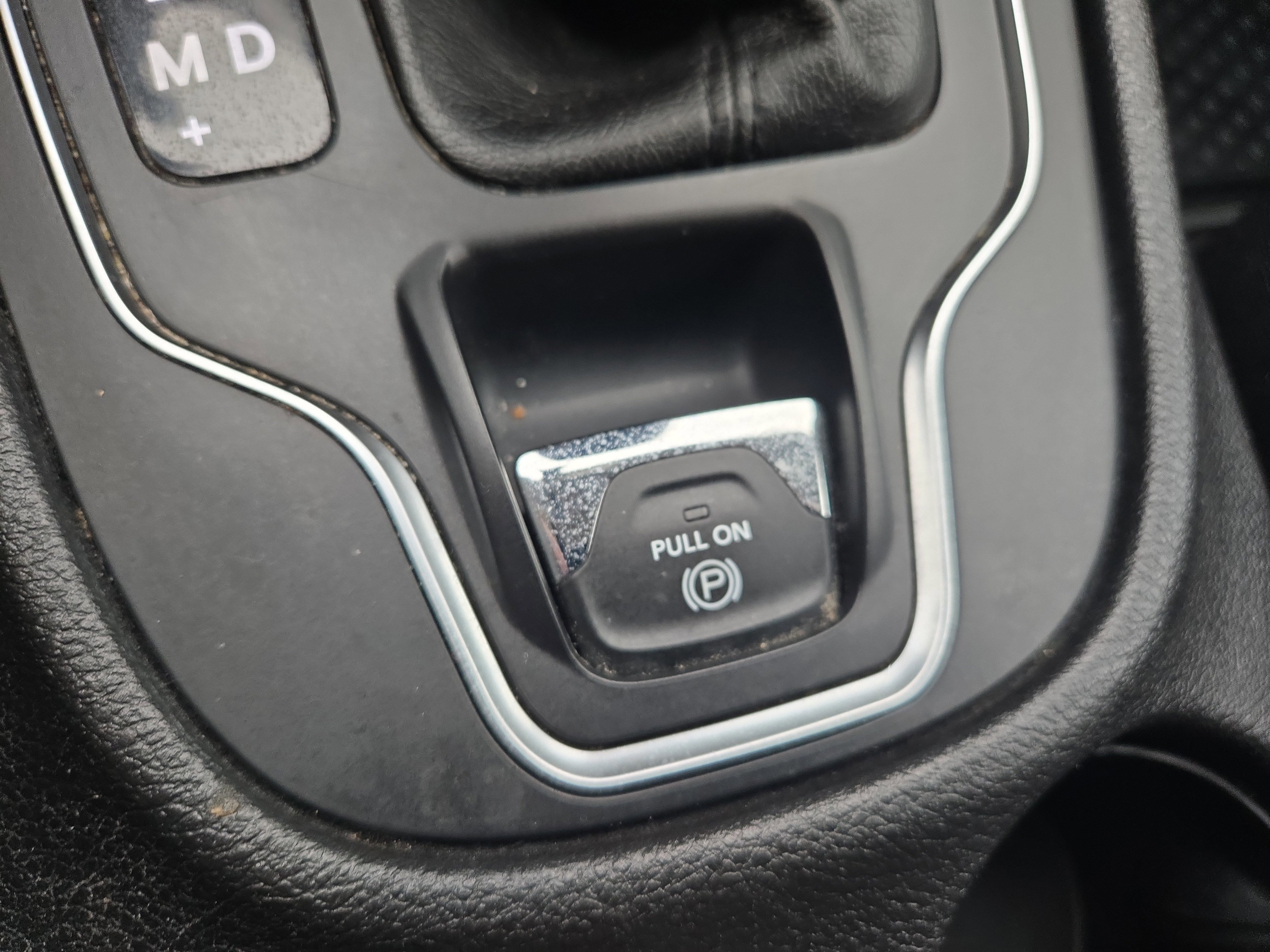 Used 2020 Jeep Cherokee Latitude w/ Cold Weather Group image 30