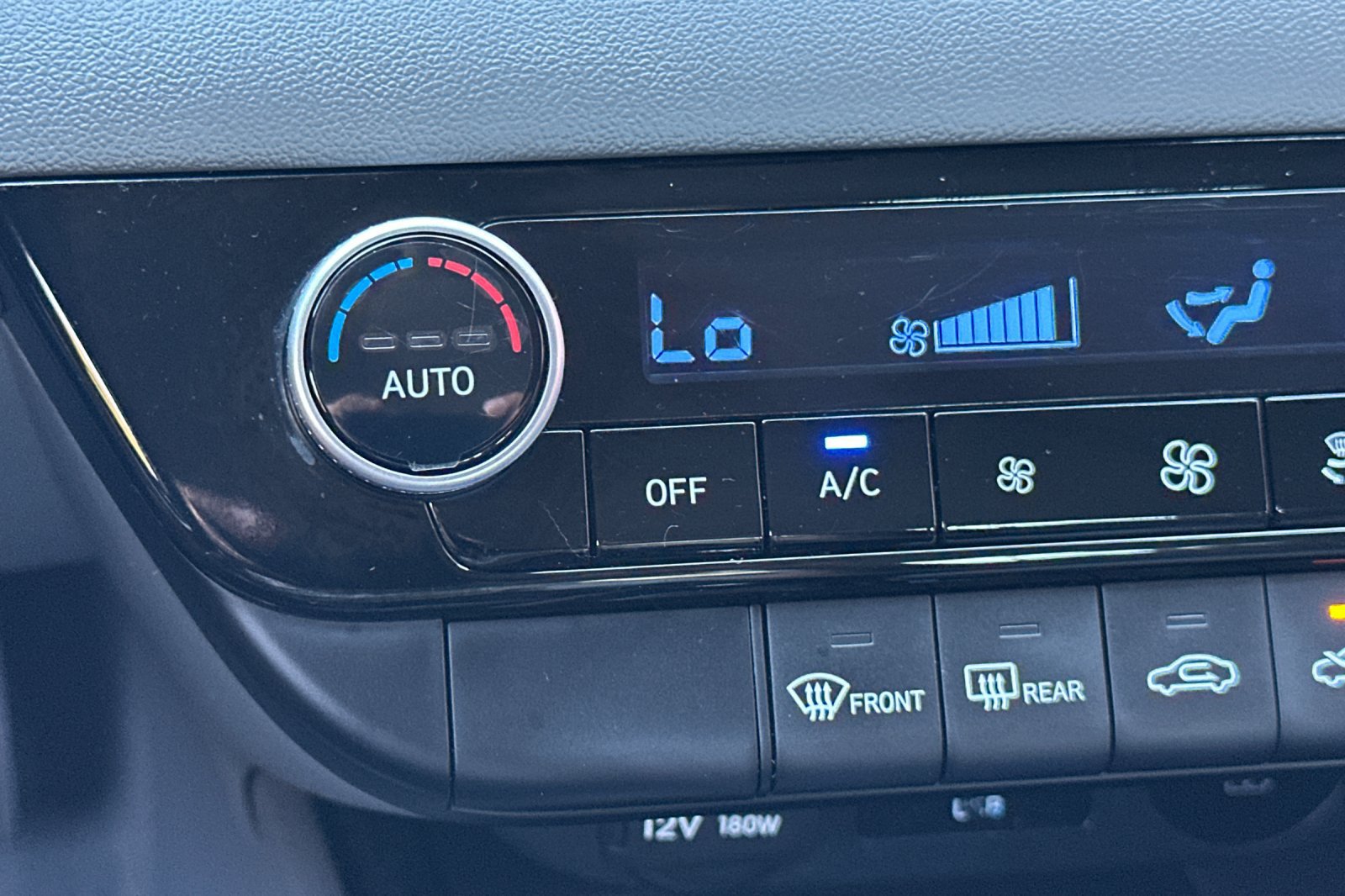 Used 2024 Hyundai Elantra SEL FWD image 28