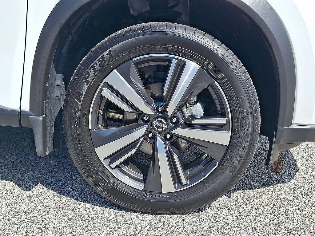 Used 2025 Nissan Rogue SL AWD/4WD image 27