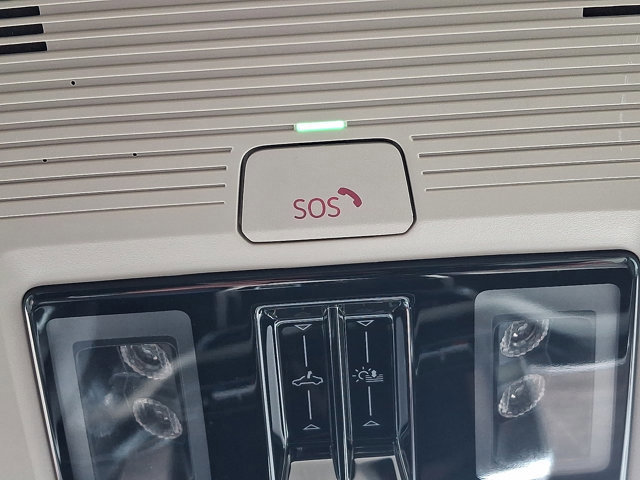 Used 2024 Volkswagen Atlas SEL Premium R-Line image 30