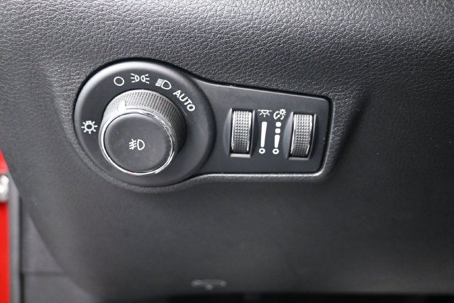 Used 2025 Jeep Compass Trailhawk AWD/4WD image 8