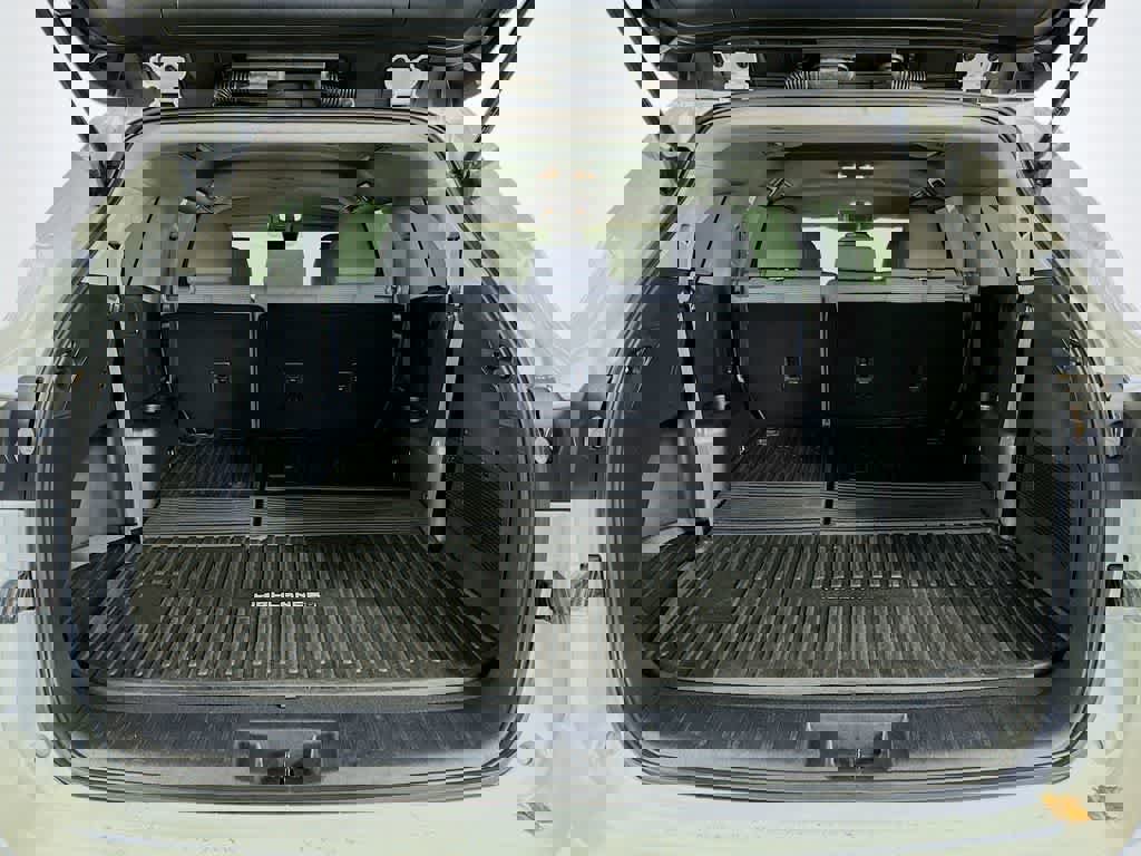 Used 2020 Toyota Highlander L image 24