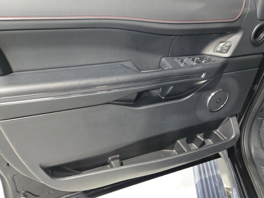 Certified 2022 Ford Expedition Limited image 30