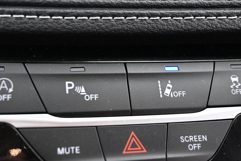 Used 2024 Chrysler Pacifica Touring-L AWD/4WD image 41