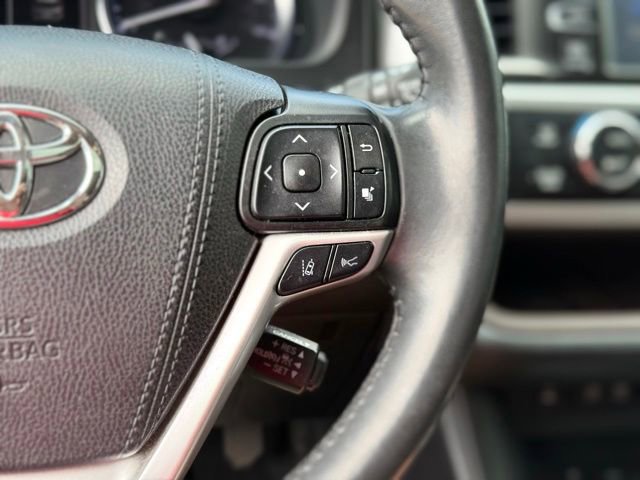 Used 2019 Toyota Highlander Limited FWD image 30