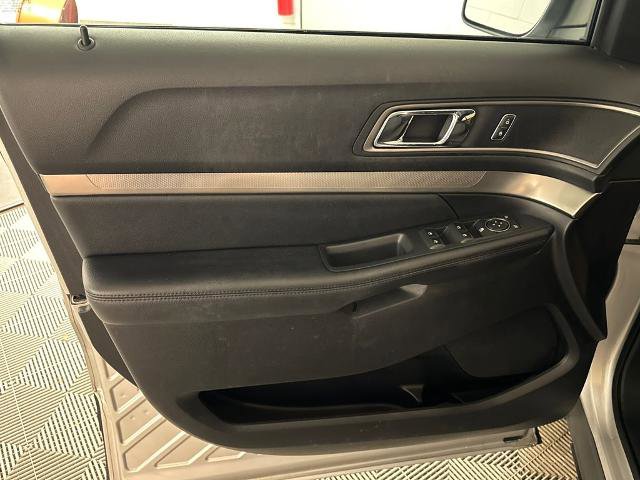 Certified 2018 Ford Explorer XLT FWD image 15