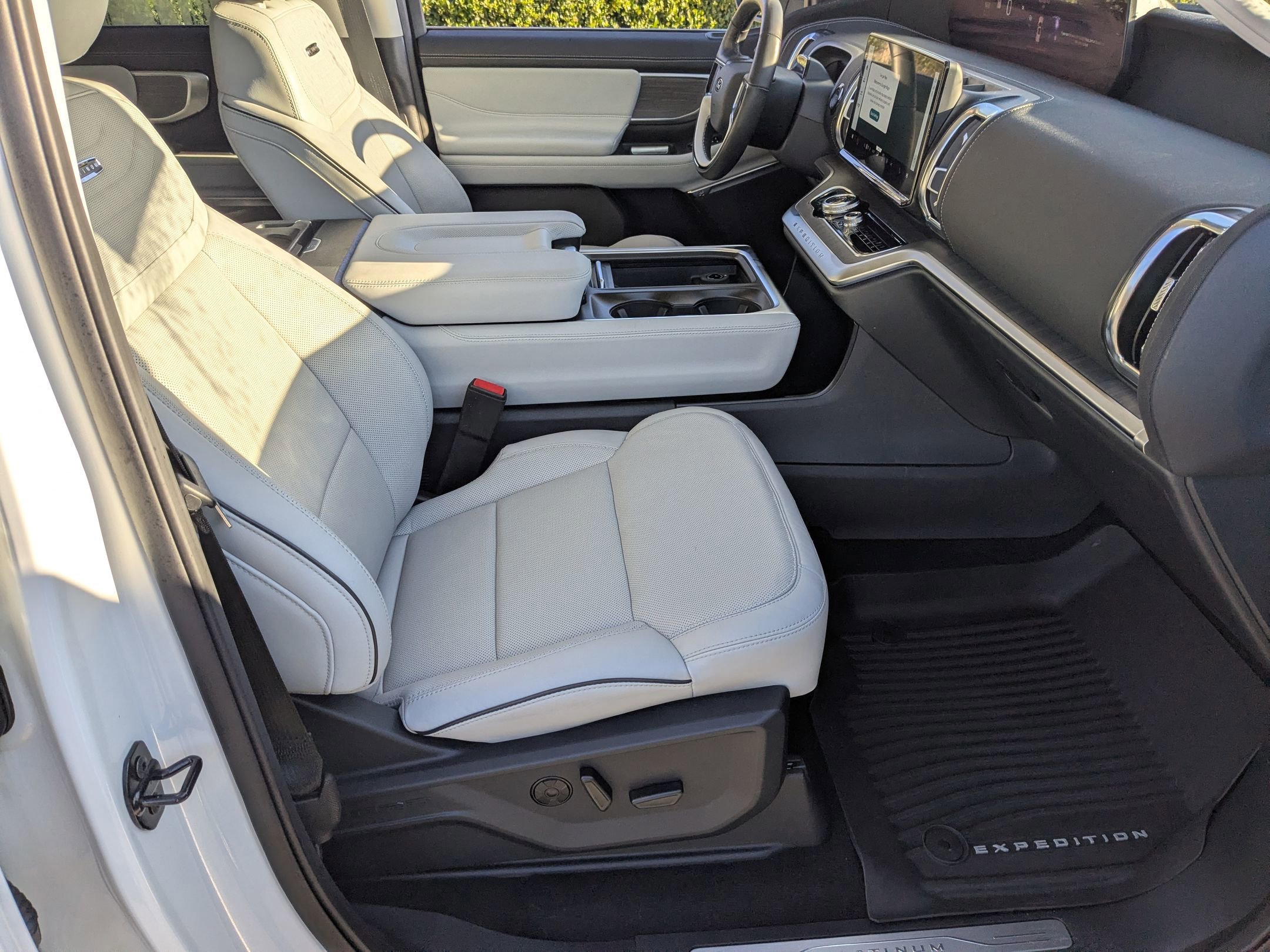 Certified 2025 Ford Expedition Platinum w/ Platinum Ultimate Package image 43