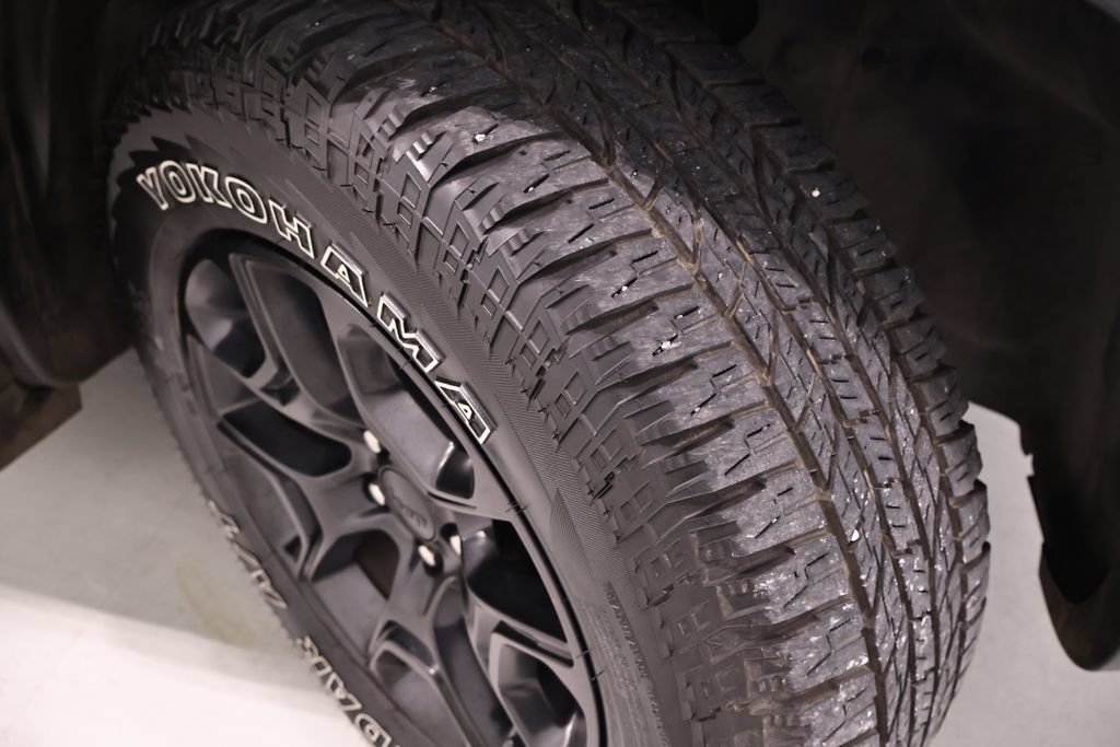 Used 2019 Jeep Cherokee Trailhawk w/ Cold Weather Group AWD/4WD image 37