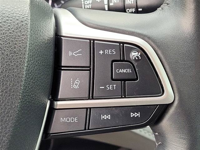 Used 2024 Toyota Highlander XLE AWD/4WD image 32
