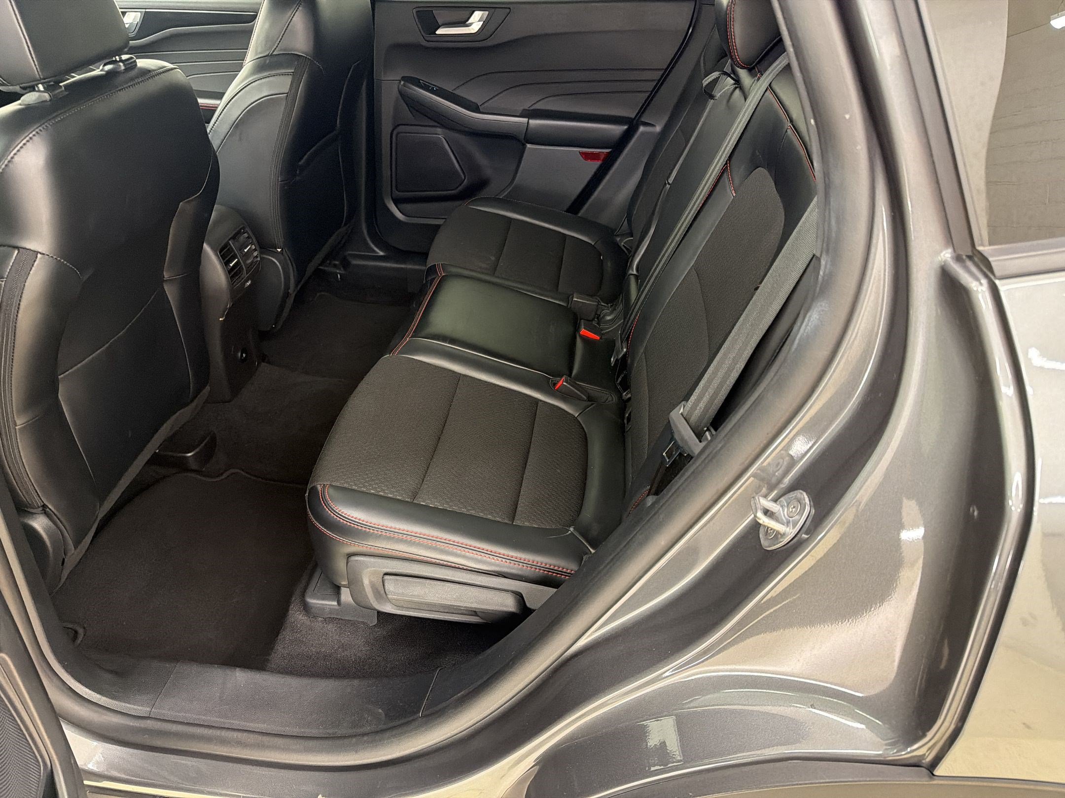 Certified 2025 Ford Escape ST-Line FWD image 22