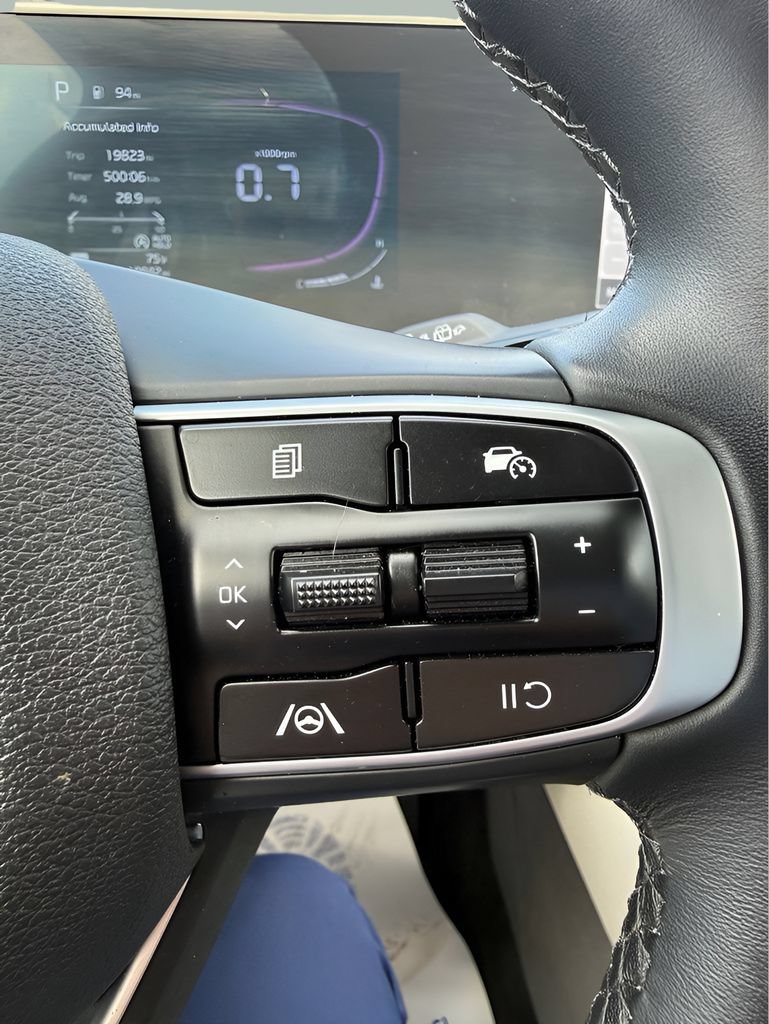 Used 2025 Kia Sportage EX FWD image 24