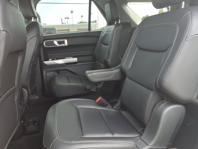 Certified 2024 Ford Explorer XLT w/ Equipment Group 202A AWD/4WD image 6