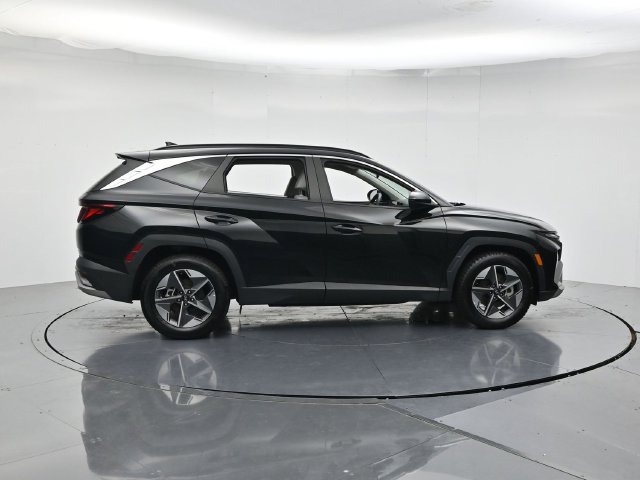 Used 2025 Hyundai Tucson SEL FWD image 2
