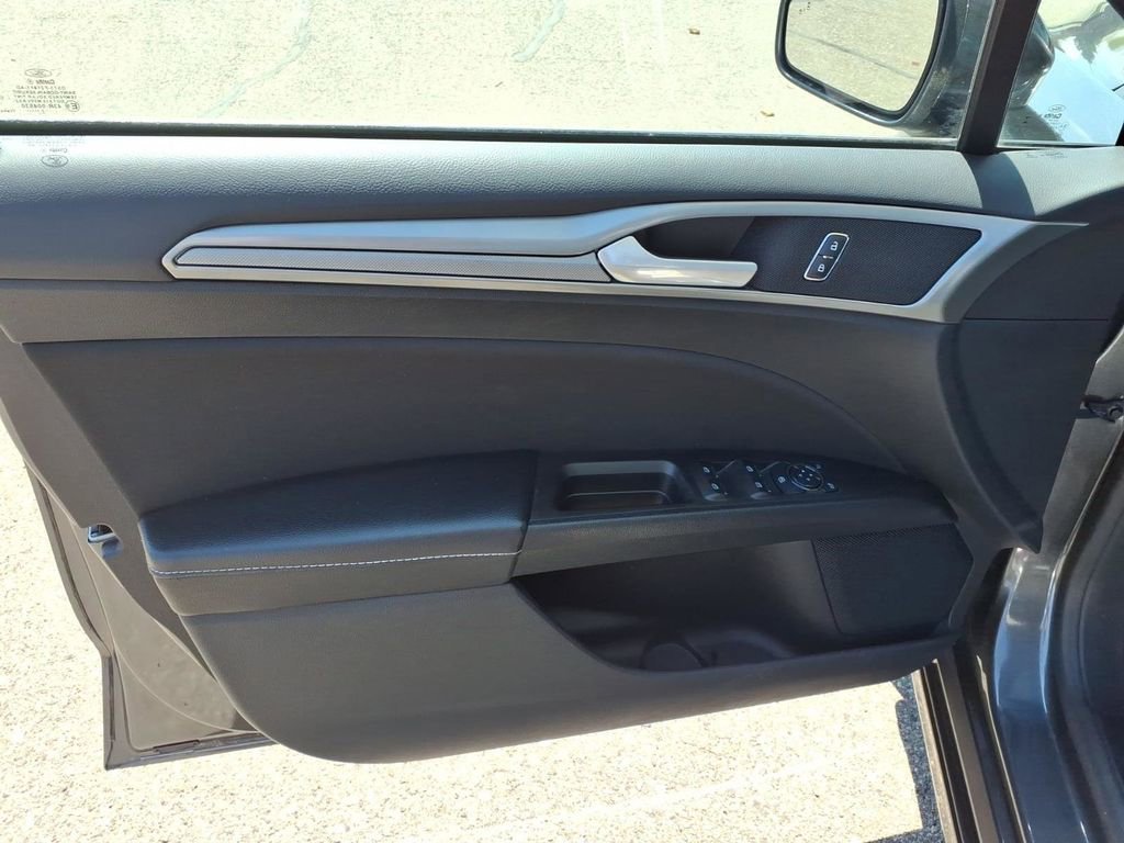 Certified 2020 Ford Fusion SE FWD image 12