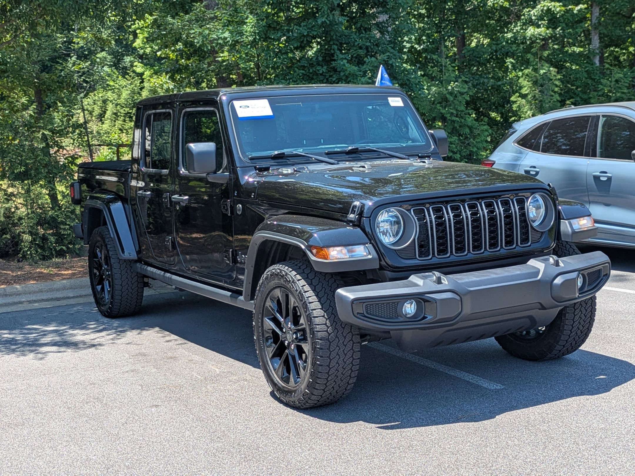 Used 2024 Jeep Gladiator Sport AWD/4WD image 2