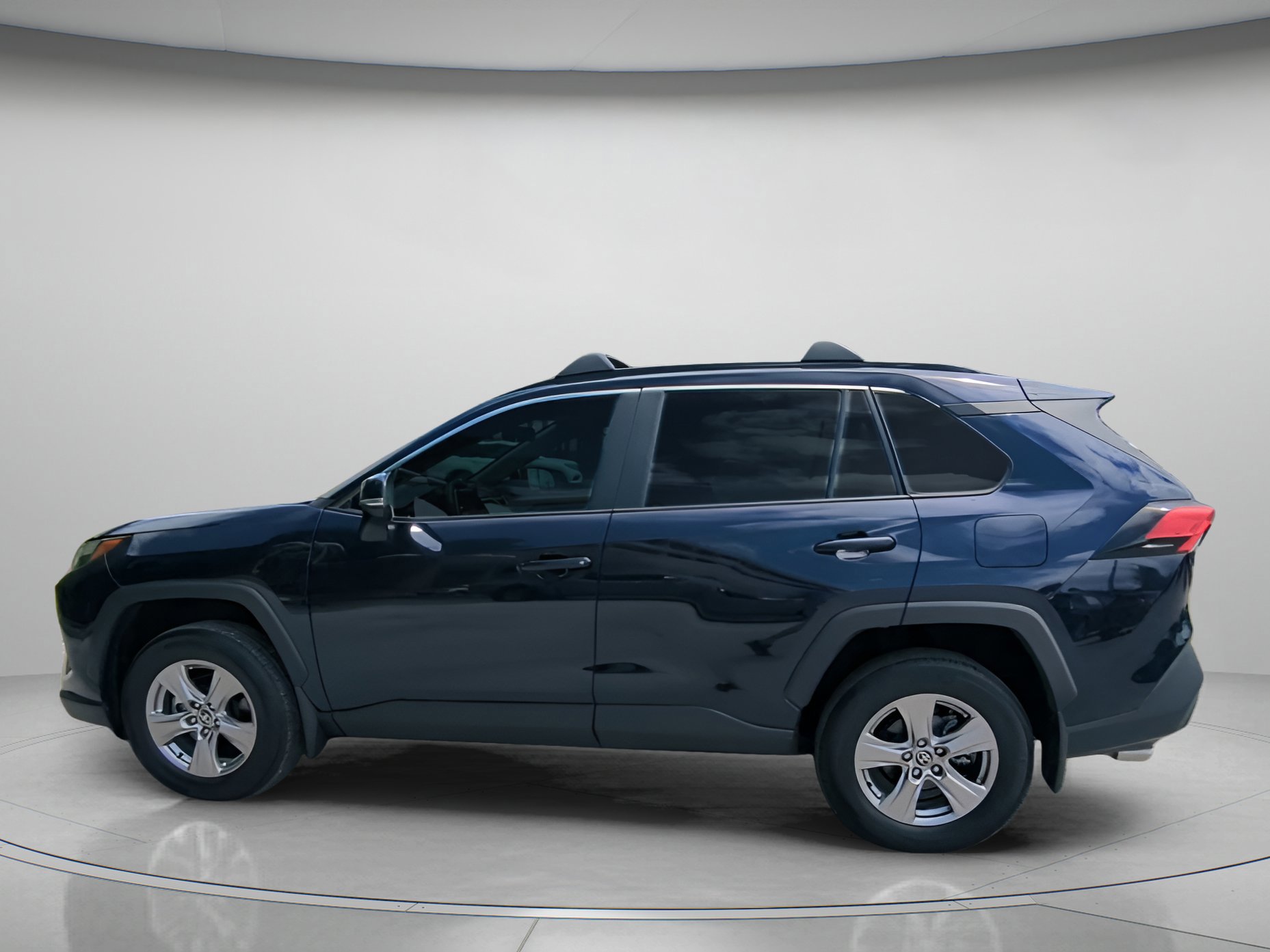 Used 2025 Toyota RAV4 XLE w/ Convenience Package FWD image 10