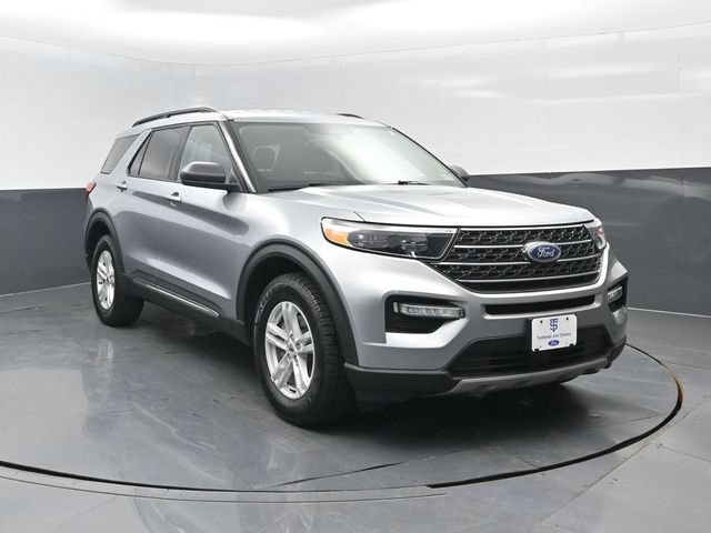 Certified 2024 Ford Explorer XLT w/ Equipment Group 202A AWD/4WD image 2