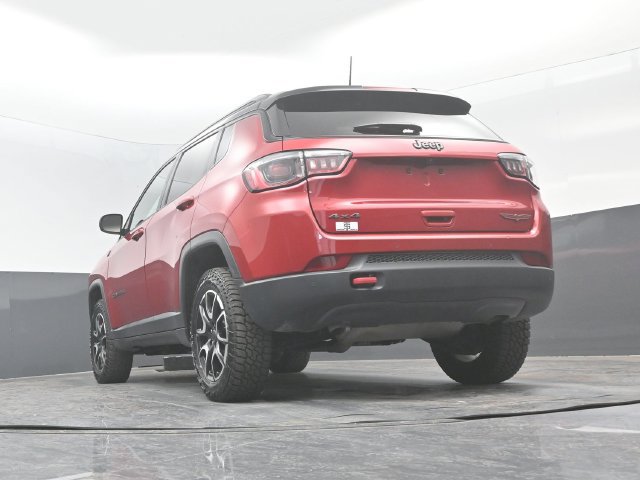 Used 2025 Jeep Compass Trailhawk AWD/4WD image 24