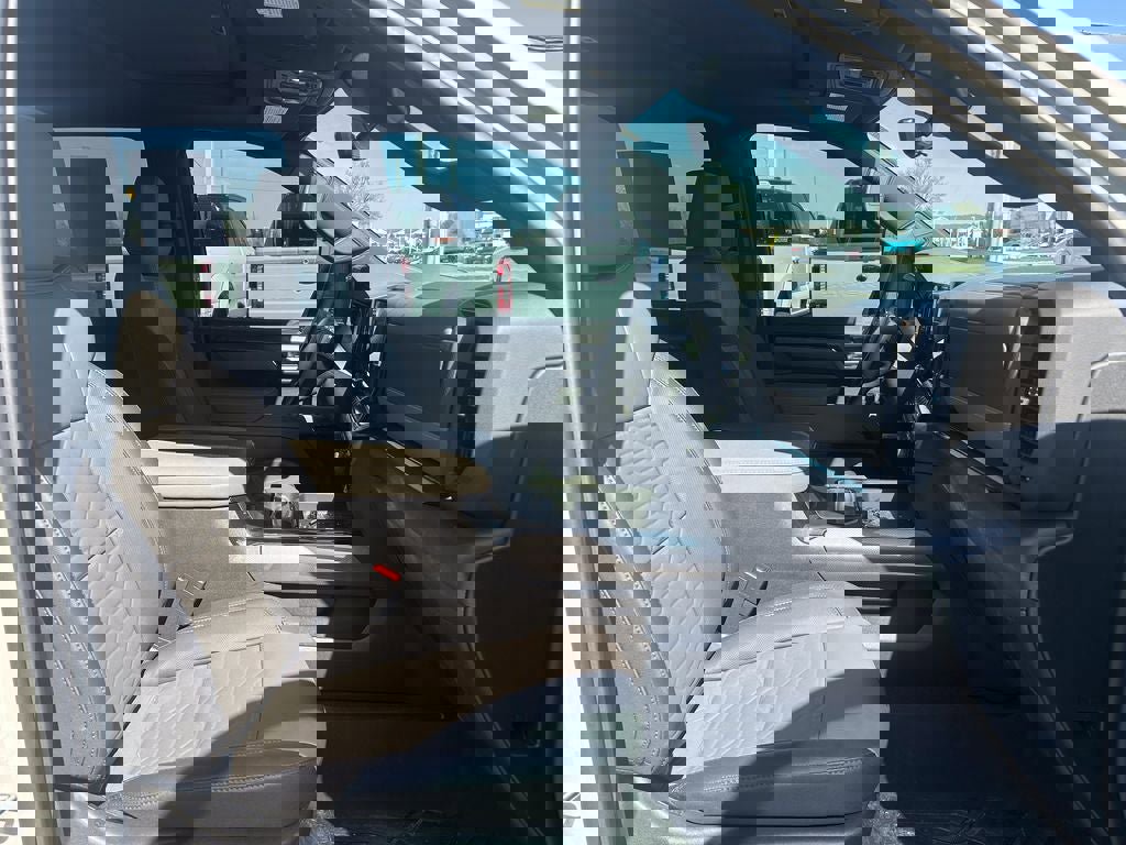 Used 2026 Chevrolet Silverado 2500 ZR2 AWD/4WD image 21