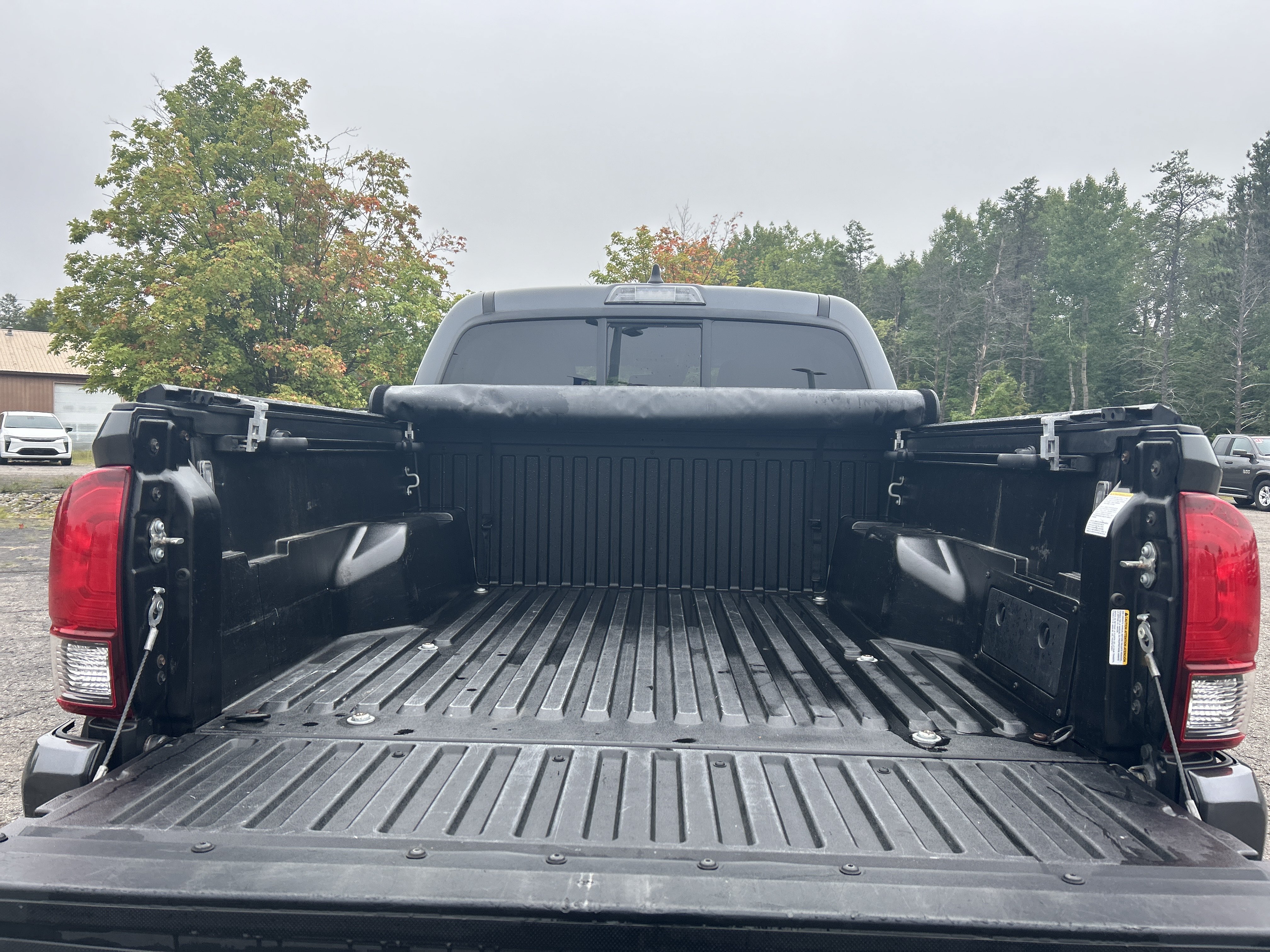 Used 2021 Toyota Tacoma SR AWD/4WD image 19