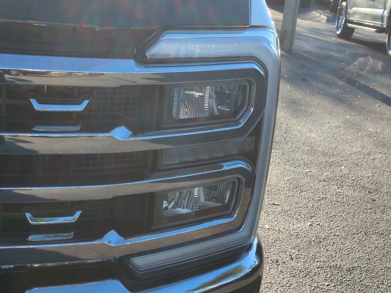 Certified 2025 Ford F350 Lariat w/ Tremor Off-Road Package image 10