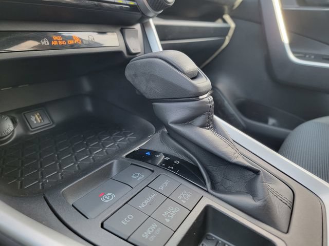 Used 2024 Toyota RAV4 LE AWD/4WD image 29