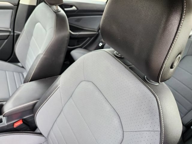 Used 2025 Volkswagen Jetta SE FWD image 24