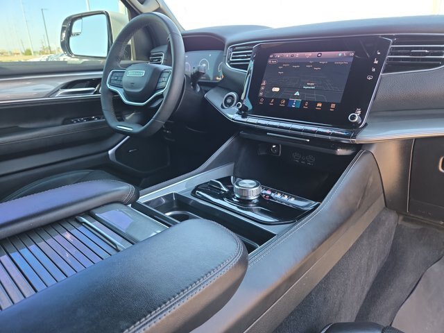 Used 2022 Jeep Wagoneer Series I AWD/4WD image 18
