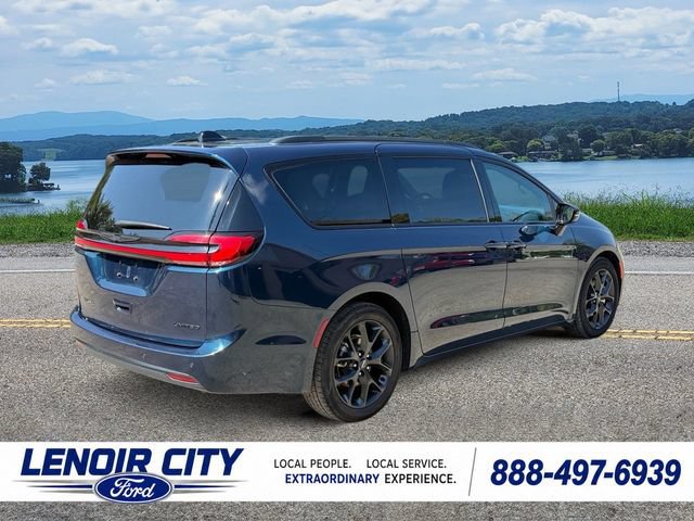 Used 2025 Chrysler Pacifica Limited FWD image 3