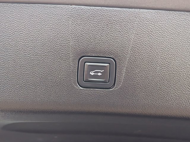 Used 2020 Chevrolet Traverse LT FWD image 21