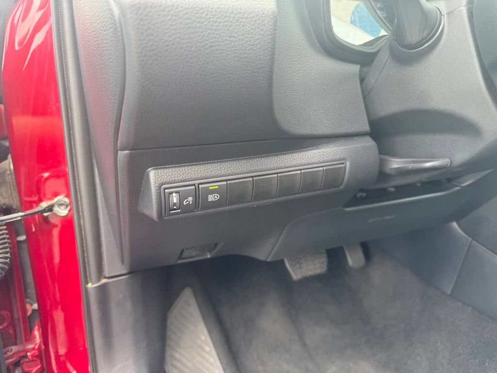 Used 2025 Toyota Corolla LE FWD image 4