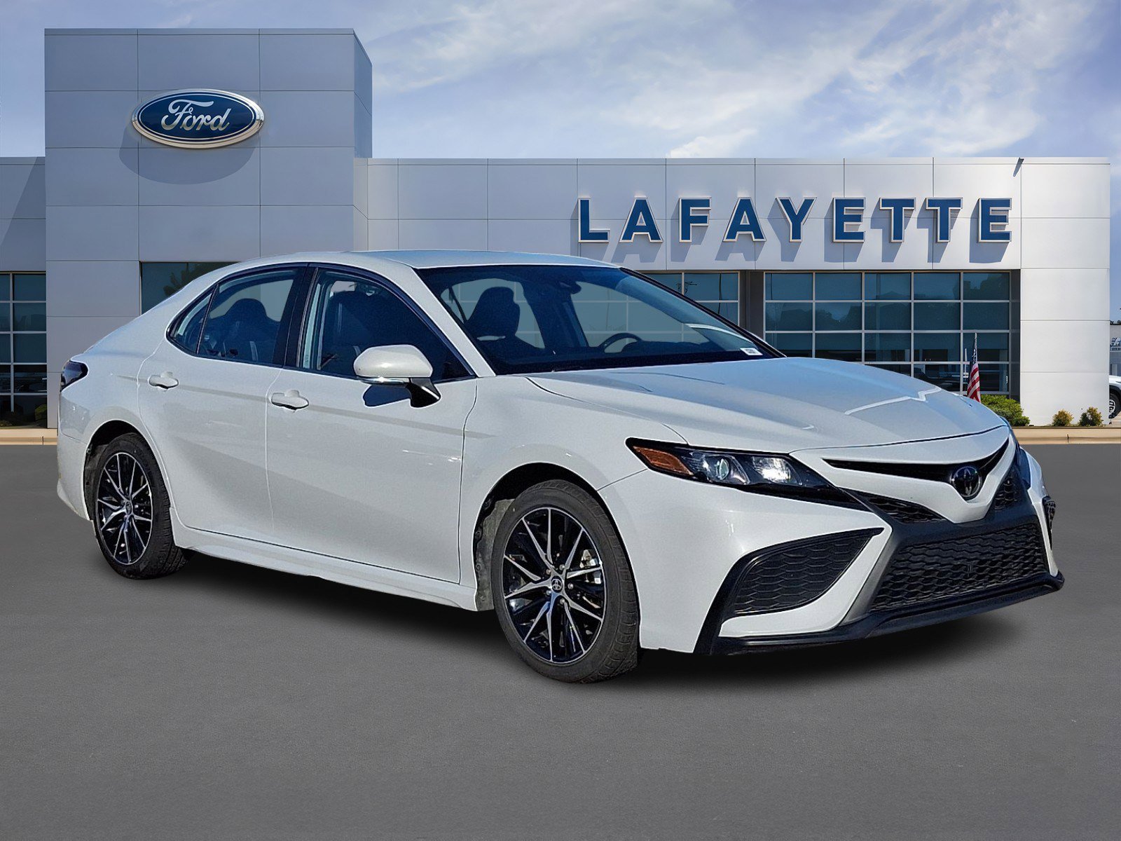 Used 2024 Toyota Camry SE