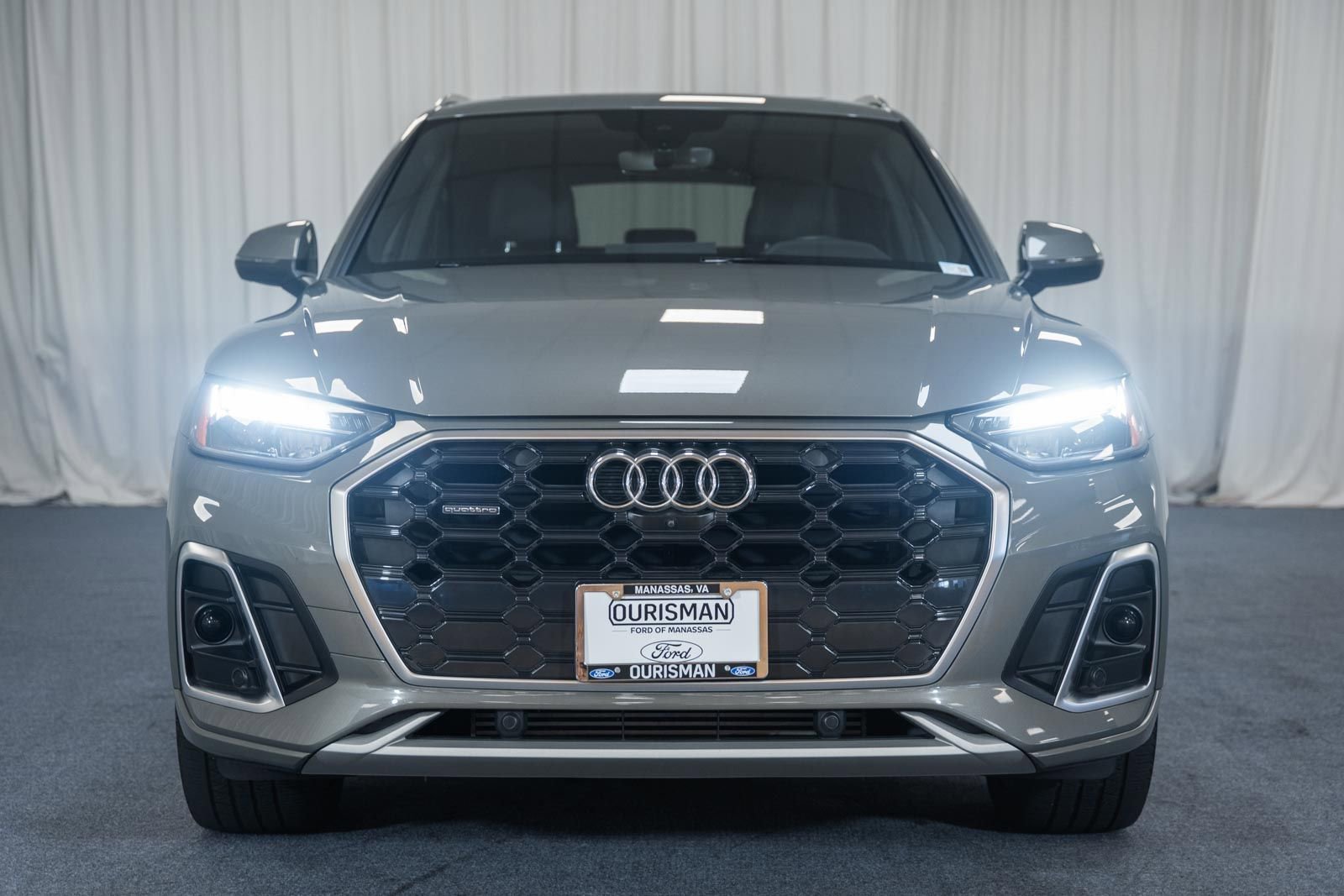 Used 2023 Audi Q5 2.0T Premium Plus w/ Premium Plus Package AWD/4WD image 2