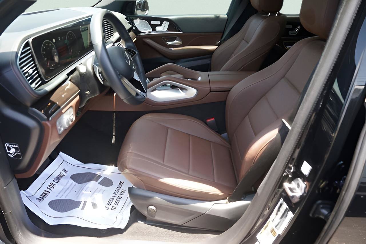 Used 2025 Mercedes-Benz GLS 450 4MATIC image 9