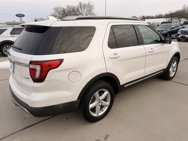 Certified 2017 Ford Explorer XLT w/ Equipment Group 202A image 5